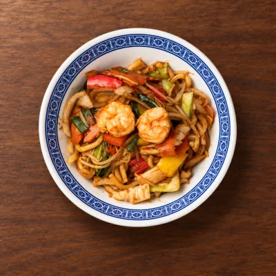 Udon-Nudelsuppe mit Meeresfrüchte