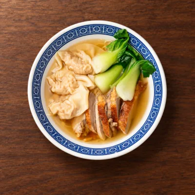 Wantansuppe mit Shrimpsnudel und Ente